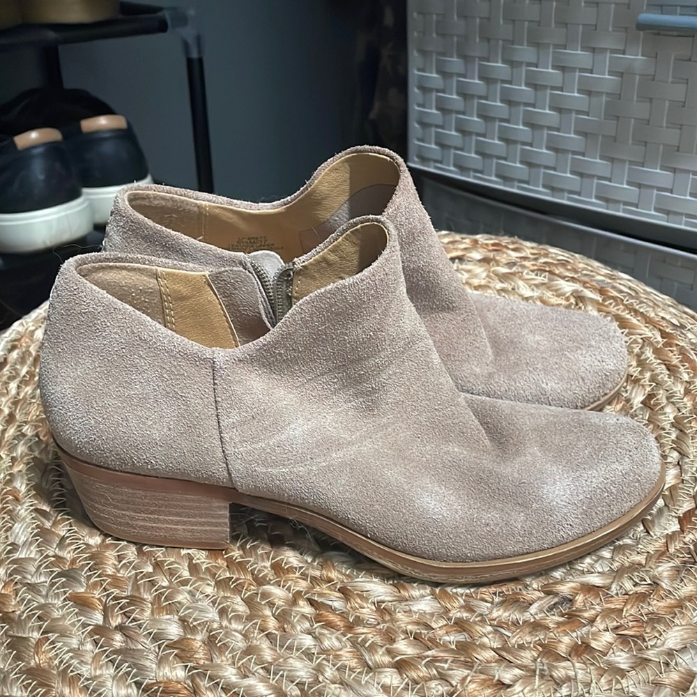 Fossil booties